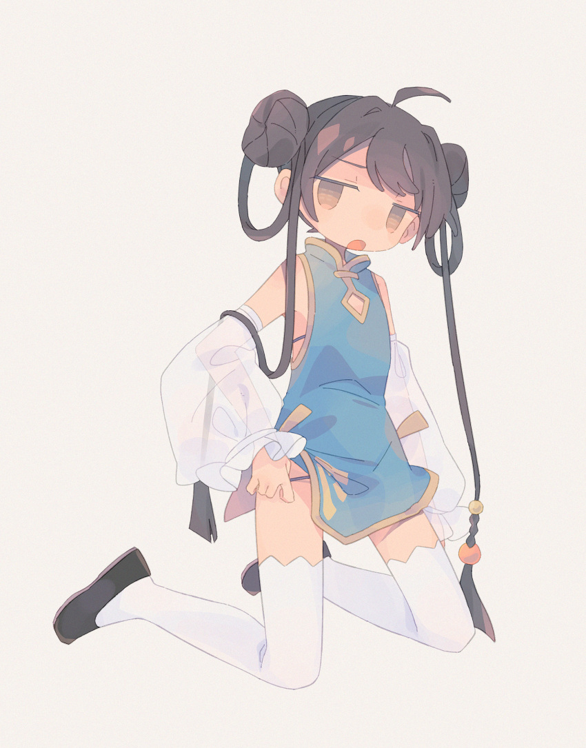 1girl :o ahoge arm_at_side beige_background black_footwear brown_eyes china_dress chinese_clothes daizu_(melon-lemon) dress flat_chest from_side full_body gradient_eyes hair_ornament highres jitome kneeling long_hair looking_at_viewer multicolored multicolored_eyes no_nose open_mouth original simple_background solo white_legwear