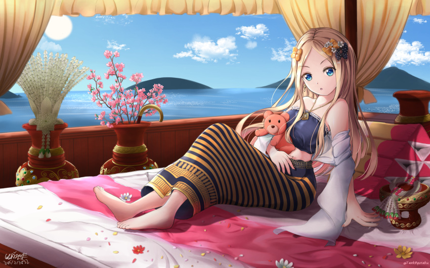 1girl abigail_williams_(fate/grand_order) bandeau bangs bare_shoulders barefoot bed black_bow blonde_hair blue_eyes blush bow breasts fate/grand_order fate_(series) flower_pot forehead hair_bow highres holding holding_stuffed_animal jewelry long_hair looking_at_viewer necklace ocean on_bed open_mouth orange_bow orange_skirt parted_bangs polka_dot polka_dot_bow skirt small_breasts solo striped striped_skirt stuffed_animal stuffed_toy tank_ryousaku teddy_bear