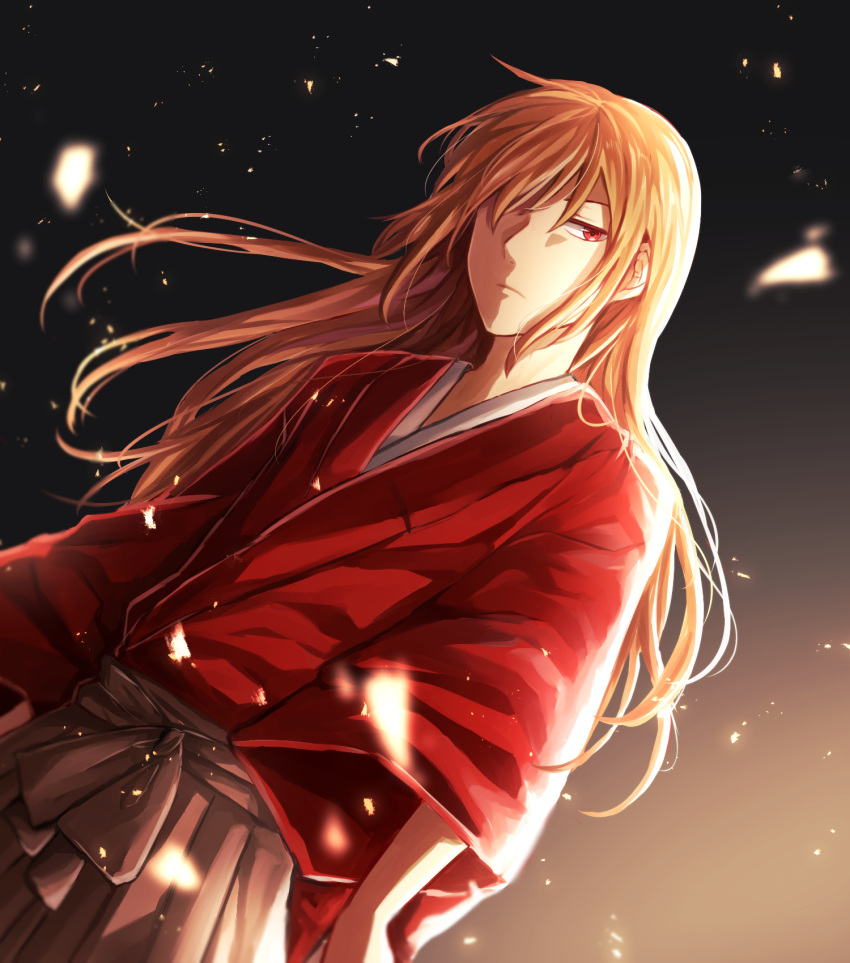 1boy blonde_hair blurry_foreground dutch_angle floating_hair gintama grey_hakama hair_over_one_eye hakama highres japanese_clothes kimono long_hair long_sleeves okita_sougo red_eyes red_kimono solo very_long_hair yayoi_(chepiiii23)