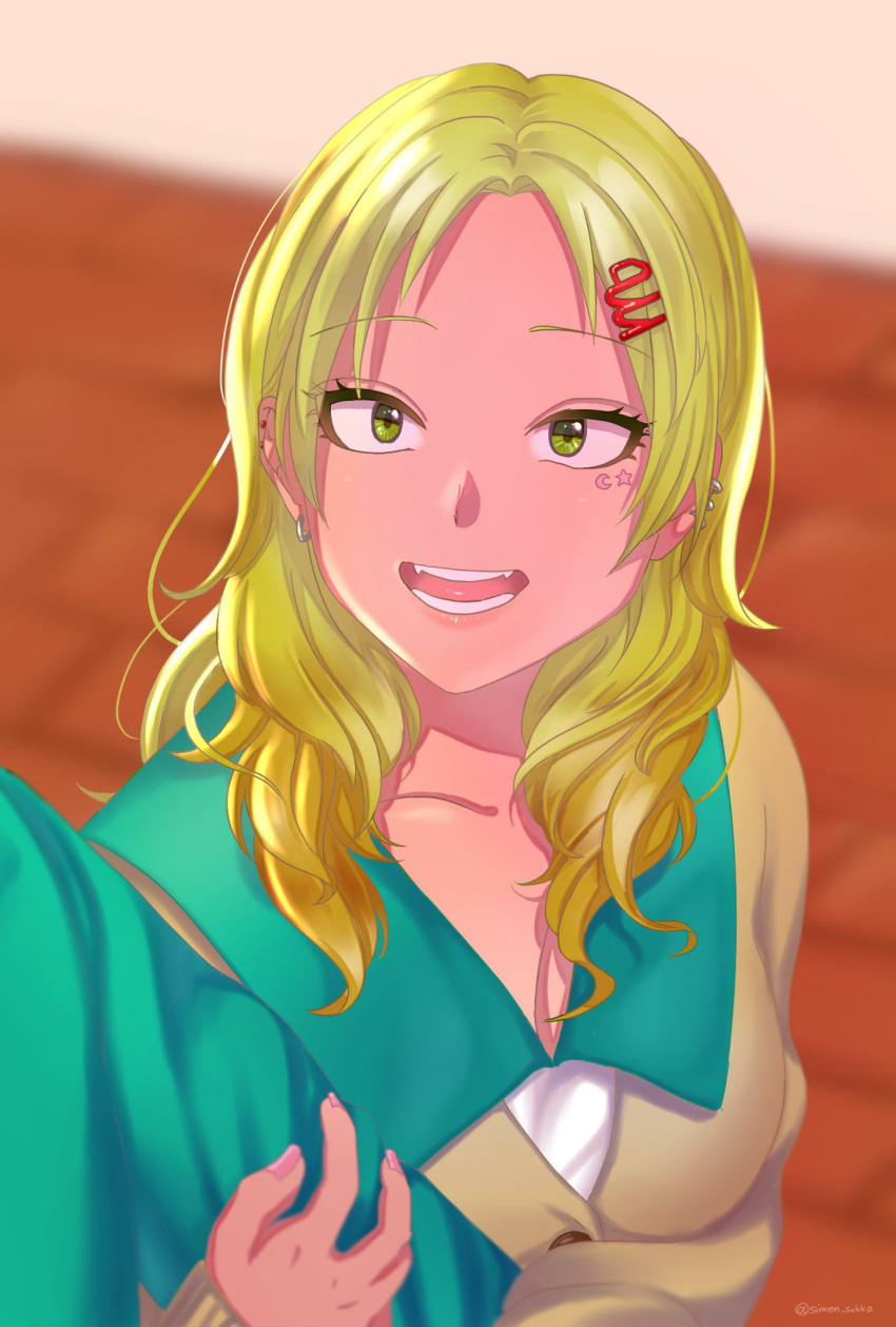 1girl aiura_mikoto bangs blonde_hair blurry blurry_background earrings facial_mark gyaru hair_ornament hairclip highres holding_arm indoors jewelry looking_at_viewer open_mouth parted_bangs parted_lips pink_nails saiki_kusuo_no_psi_nan school_uniform simen_sokka smile solo_focus twitter_username yellow_eyes