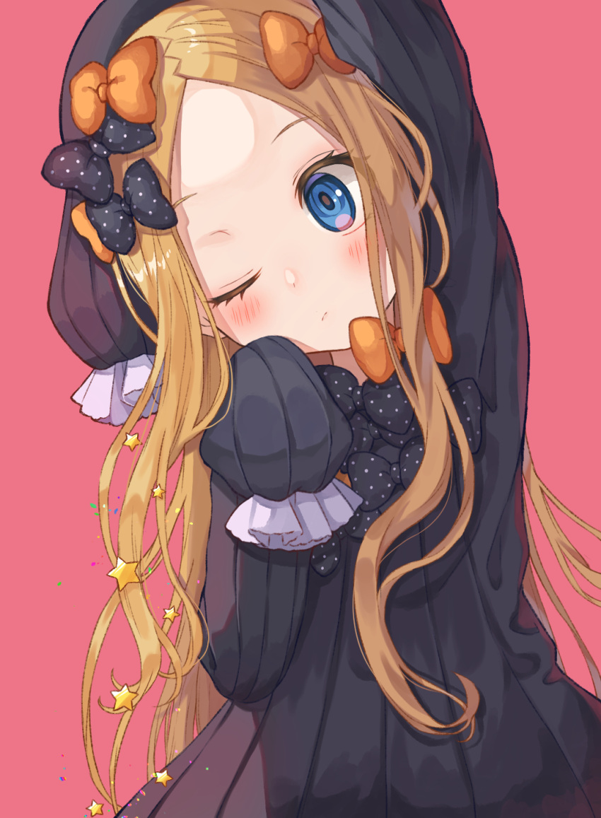 1girl abigail_williams_(fate/grand_order) arm_up bangs black_bow black_dress black_headwear blonde_hair blue_eyes blush bow closed_mouth dress fate/grand_order fate_(series) forehead hair_bow hair_ornament highres hoshikawarai long_hair long_sleeves looking_at_viewer one_eye_closed orange_bow parted_bangs pink_background polka_dot polka_dot_bow ribbed_dress simple_background sleeves_past_wrists solo star star_hair_ornament