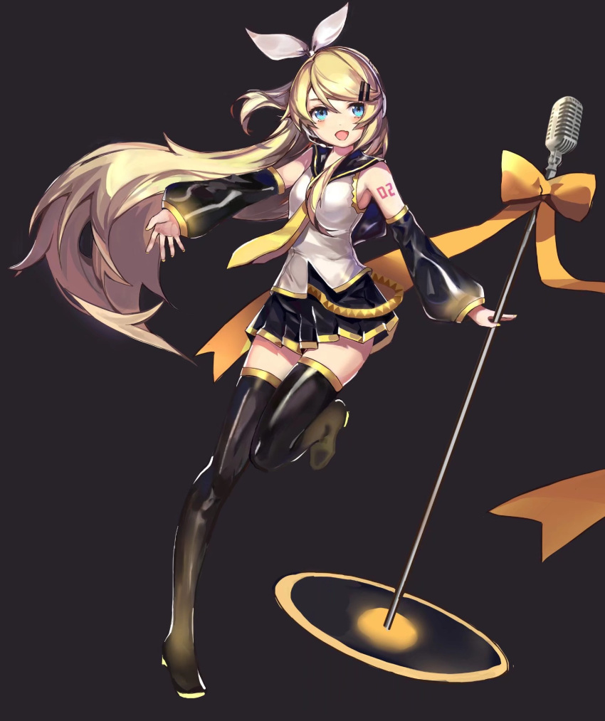 1girl :d alternate_hair_length alternate_hairstyle black_background black_legwear black_skirt blonde_hair blue_eyes boots detached_sleeves full_body hair_ornament hairband hairclip highres kagamine_rin long_hair microphone necktie open_mouth pleated_skirt project_diva_(series) simple_background skirt smile solo thigh-highs thigh_boots very_long_hair vocaloid white_hairband yan_ge yellow_neckwear zettai_ryouiki