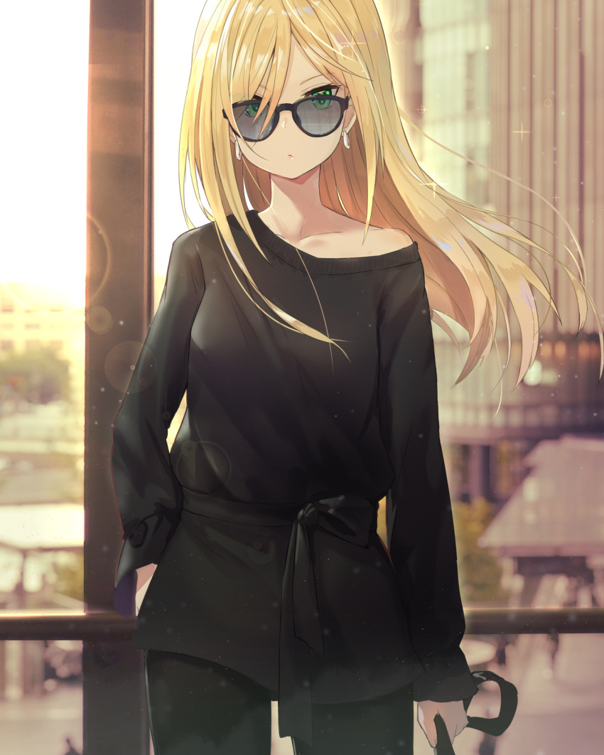 1girl bag bangs black-framed_eyewear black_pants black_shirt blurry blurry_background blush cityscape collarbone cowboy_shot earrings floating_hair green_eyes hand_on_hip highres holding holding_bag isegawa_yasutaka jewelry lens_flare light_particles long_hair long_sleeves looking_at_viewer off-shoulder_shirt off_shoulder original outdoors pants revision sash shirt solo sunglasses sunlight sunset tsurime wind