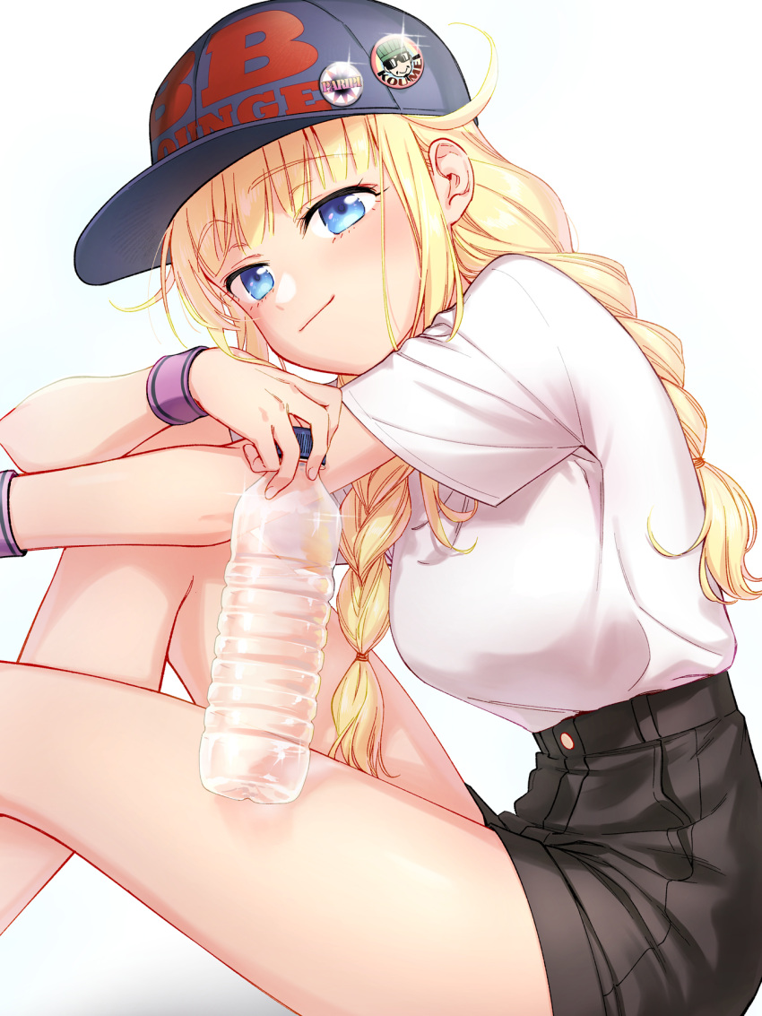 1girl badge bare_legs baseball_cap black_shorts bliss_(ferment_factory) blonde_hair blue_eyes bottle braid breasts button_badge caustics closed_mouth diffraction_spikes eyebrows_visible_through_hair from_side hat high-waist_shorts highres knees_up long_hair looking_at_viewer medium_breasts paripi_koumei shirt shirt_tucked_in short_shorts short_sleeves shorts sitting smile smirk tented_shirt tsukimi_eiko twin_braids water_bottle white_shirt wristband