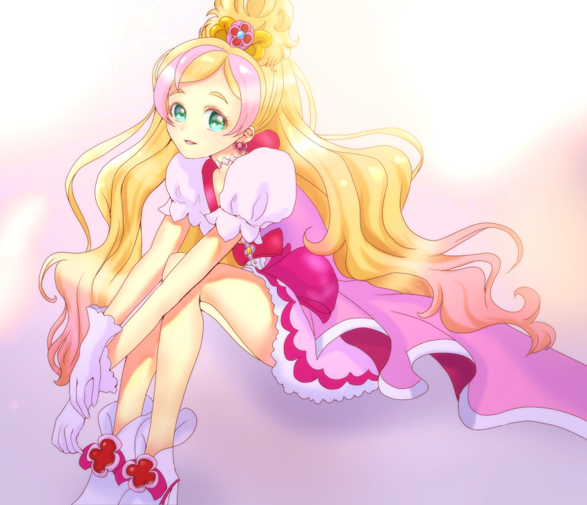 1girl bangs blonde_hair bow choker cure_flora floating_hair gloves go!_princess_precure green_eyes haruno_haruka highlights highres long_hair looking_at_viewer miniskirt mitaka multicolored_hair parted_lips pink_skirt precure red_bow shiny shiny_hair short_sleeves sitting skirt solo swept_bangs very_long_hair white_background white_footwear white_gloves