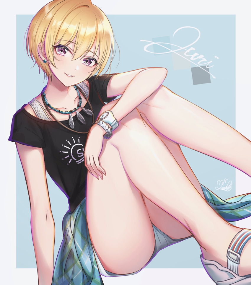 1girl bangs black_shirt blonde_hair blush bracelet breasts clothes_around_waist collarbone earrings elbow_on_knee eyebrows_visible_through_hair green_eyes highres idolmaster idolmaster_shiny_colors ilo jewelry looking_at_viewer necklace outside_border parted_lips saijou_juri sandals shirt short_hair short_sleeves shorts sidelocks signature sitting smile solo stud_earrings sweater_around_waist thighs watch white_shorts