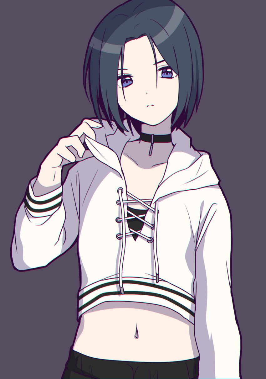 1girl bangs black_choker black_hair choker closed_mouth collarbone crop_top drawstring expressionless forehead grey_background hand_up highres hood hood_down hoodie ichiren_namiro long_sleeves looking_at_viewer midriff navel parted_bangs princess_connect! princess_connect!_re:dive shirogane_jun short_hair simple_background solo stomach upper_body violet_eyes white_hoodie