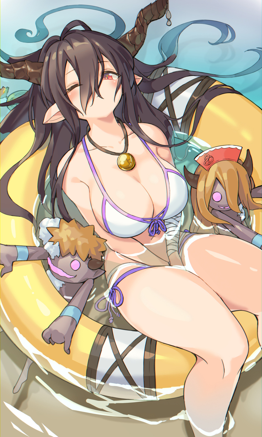 1girl absurdres antenna_hair bandaged_arm bandages bikini black_hair breasts closed_mouth collarbone danua doll draph granblue_fantasy hair_between_eyes highres horns jewelry kanase_(mcbrwn18) large_breasts long_hair necklace one_eye_closed partially_submerged pointy_ears red_eyes side-tie_bikini solo swimsuit water white_bikini