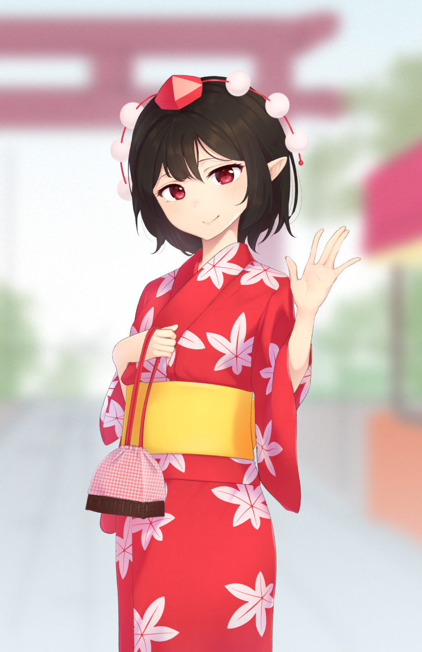 1girl alternate_costume arm_up bag blurry commentary cowboy_shot day depth_of_field handbag hat head_tilt highres japanese_clothes kanpa_(campagne_9) kimono kinchaku leaf leaf_print looking_at_viewer maple_leaf obi open_hand outdoors pointy_ears pom_pom_(clothes) pouch red_eyes red_headwear red_kimono sash shameimaru_aya short_hair smile solo standing tokin_hat torii touhou yukata