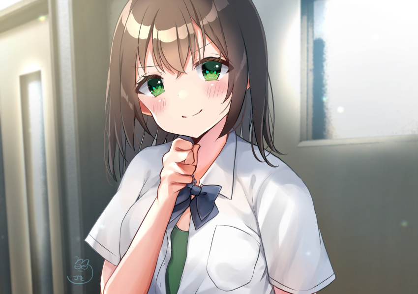 &gt;:) 1girl bangs black_bow blush bow breasts brown_hair camisole closed_mouth collared_shirt commentary_request dress_shirt eyebrows_visible_through_hair green_camisole green_eyes hair_between_eyes hand_up highres long_hair looking_at_viewer minami_saki open_clothes open_shirt original shirt short_sleeves signature small_breasts smile solo upper_body v-shaped_eyebrows white_shirt window