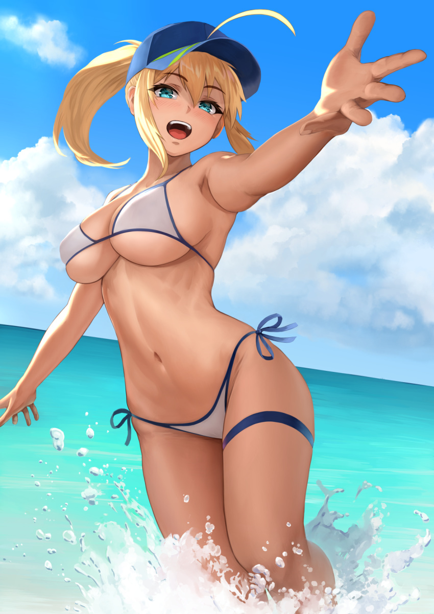 1girl ahoge artoria_pendragon_(all) bangs bare_shoulders baseball_cap beach bikini blonde_hair blue_eyes blue_headwear blue_sky blush breasts collarbone fate/grand_order fate_(series) hair_between_eyes hat highres large_breasts long_hair looking_at_viewer mysterious_heroine_xx_(foreigner) navel ocean open_mouth ponytail side-tie_bikini sky smile solo swimsuit thigh_strap white_bikini yamaneko_(tkdrumsco)