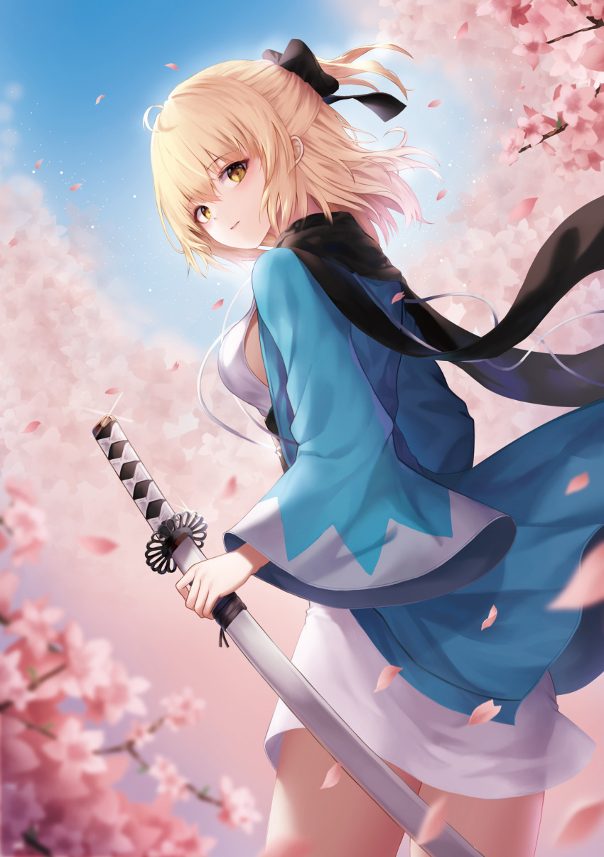 1girl absurdres ahoge anje2555 black_bow black_scarf blonde_hair blurry blurry_background blurry_foreground bow breasts check_artist cherry_blossoms eyebrows_visible_through_hair fate/grand_order fate_(series) from_side hair_between_eyes hair_bow hair_ornament highres holding holding_sword holding_weapon japanese_clothes kimono looking_at_viewer medium_breasts okita_souji_(fate) okita_souji_(fate)_(all) outdoors scarf short_hair short_kimono solo sword weapon yellow_eyes