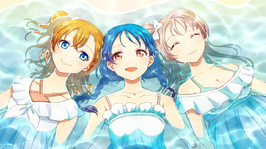 3girls bangs bare_shoulders blue_eyes blue_hair blush braid closed_eyes commentary_request dress eyebrows_visible_through_hair grey_hair hair_between_eyes heru_(totoben) highres kousaka_honoka long_hair looking_at_viewer love_live! love_live!_school_idol_festival lying minami_kotori multiple_girls on_back one_side_up open_mouth orange_hair partially_submerged sandwiched sleeveless sleeveless_dress smile sonoda_umi twin_braids water white_dress yellow_eyes