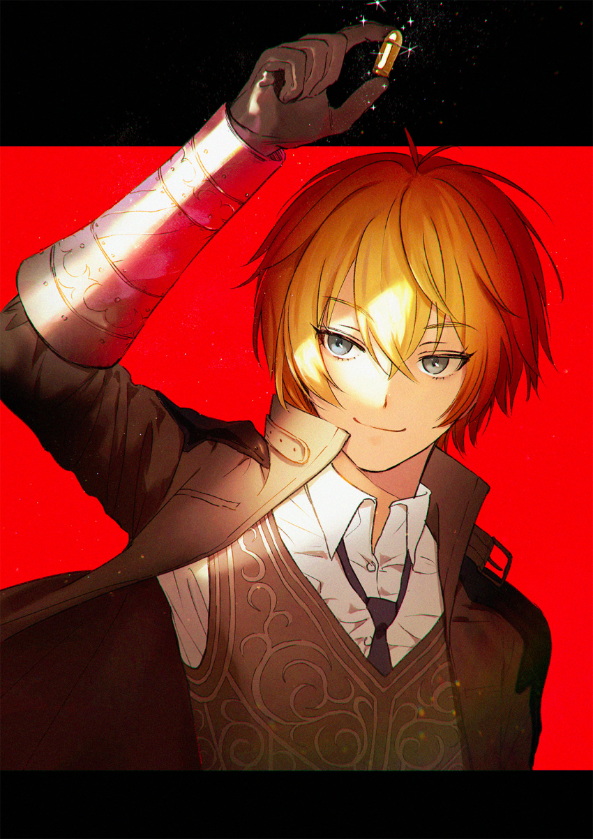 1boy antenna_hair bangs billy_the_kid_(fate/grand_order) black_gloves blonde_hair commentary_request eyebrows_visible_through_hair fate/grand_order fate_(series) gloves hair_between_eyes highres jacket junktokarev looking_at_viewer male_focus necktie open_clothes open_jacket red_background shirt smile solo white_shirt