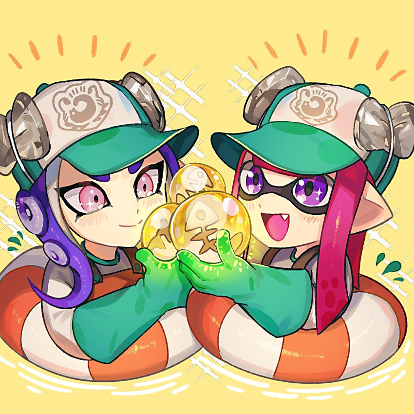 2girls egg gloves green_gloves hat highres inkling lifebuoy light_blush medium_hair multiple_girls octoling open_mouth partially_submerged pink_eyes pink_hair purple_hair salmon_run smile splatoon_(series) splatoon_2 tentacle_hair upper_body violet_eyes yasaikakiage