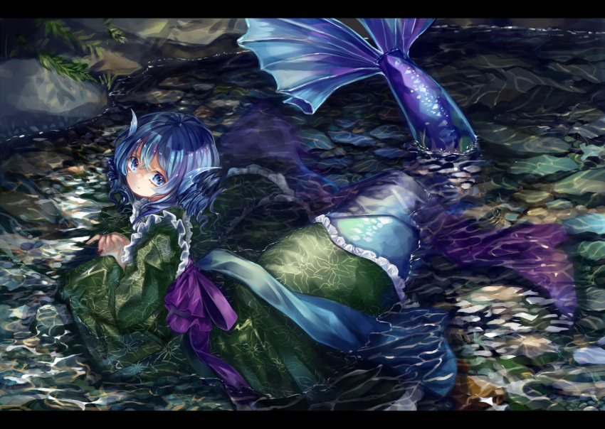 1girl arm_support blue_eyes blue_hair commentary drill_hair eyebrows_visible_through_hair floral_print frilled_kimono frills green_kimono hair_between_eyes hands_together head_fins head_tilt highres japanese_clothes kimono letterboxed light_smile looking_at_viewer looking_back lying mermaid monster_girl obi on_stomach partially_submerged rock sash short_hair short_kimono solo stream touhou wakasagihime zhu_xiang