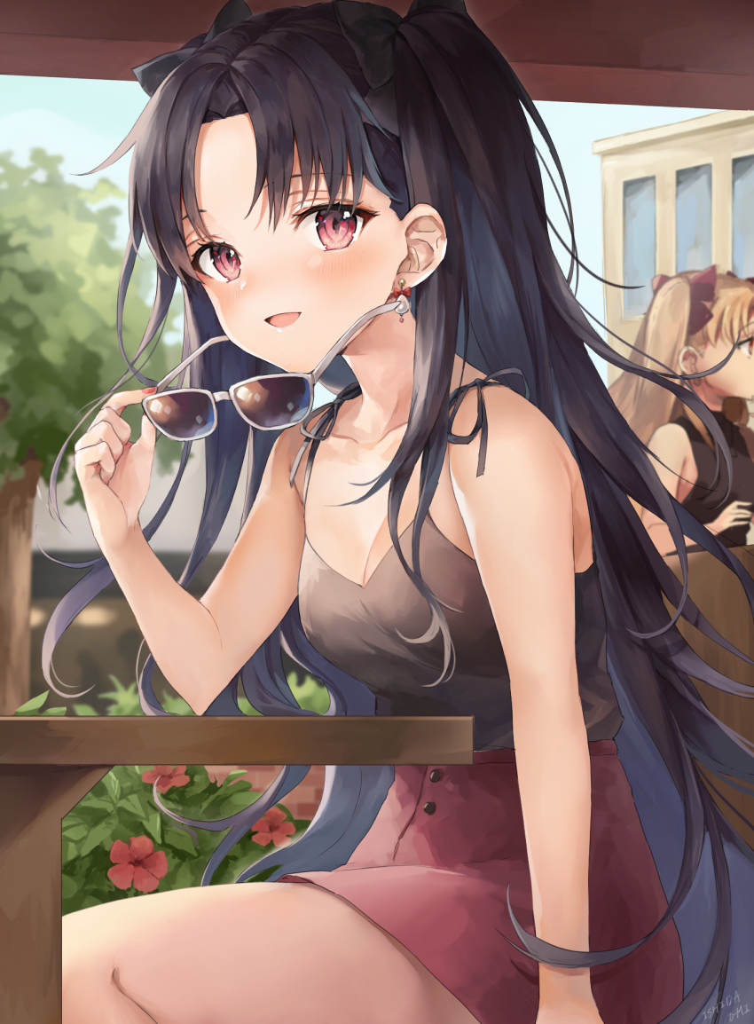 2girls alternate_costume bare_shoulders black_dress black_hair blonde_hair blush breasts colalrbone commentary_request dress earrings fate/grand_order fate_(series) highres ishita_umi ishtar_(fate/grand_order) jewelry long_hair looking_at_viewer multiple_girls open_mouth red_eyes ribbon smile solo_focus sunglasses two_side_up