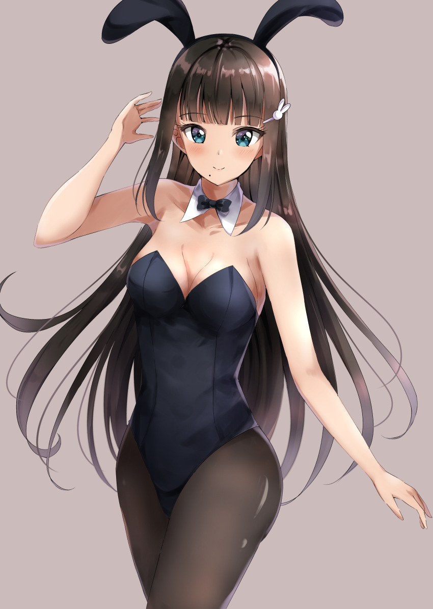 1girl absurdres animal_ears bangs bare_arms bare_shoulders black_hairband black_leotard black_neckwear blue_eyes blush bow bowtie breasts brown_background brown_hair brown_legwear bunny_girl bunny_hair_ornament bunnysuit closed_mouth collar collarbone commentary_request detached_collar eyebrows_visible_through_hair fake_animal_ears hair_ornament hairband hairclip highres kurosawa_dia leotard long_hair love_live! love_live!_sunshine!! medium_breasts mole mole_under_eye pantyhose rabbit_ears simple_background sin_(sin52y) smile solo strapless strapless_leotard very_long_hair white_collar
