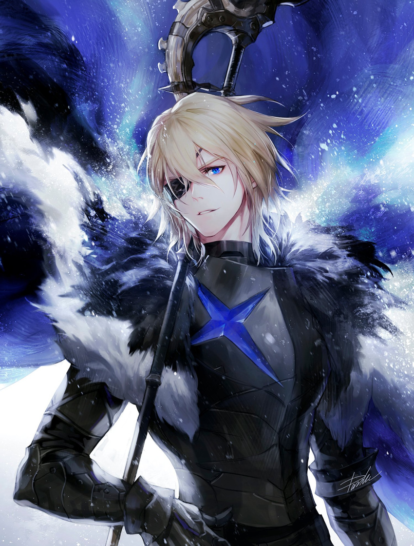1boy arm_at_side armor artist_name black_armor blonde_hair blue_cape blue_eyes cape danhu dimitri_alexandre_bladud eyepatch fire_emblem fire_emblem:_three_houses fur_trim gauntlets gloves hair_between_eyes hand_on_hip highres looking_at_viewer male_focus polearm simple_background smile solo standing upper_body weapon