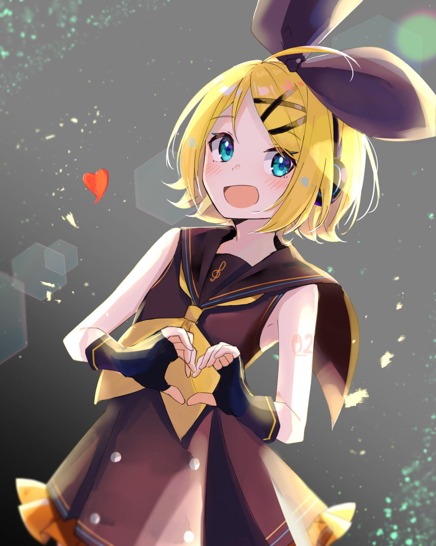 1girl absurdres alternate_color bangs bare_shoulders black_bow black_collar black_dress black_gloves blonde_hair blue_eyes bow collar commentary cowboy_shot dress fingerless_gloves frilled_skirt frills gloves hair_bow hair_ornament hairclip heart heart_hands hexagon highres kagamine_rin lens_flare light_blush looking_at_viewer note55885 open_mouth sailor_collar school_uniform shoulder_tattoo skirt sleeveless sleeveless_dress smile solo swept_bangs tattoo treble_clef vocaloid vocaloid_(sour-type_ver)
