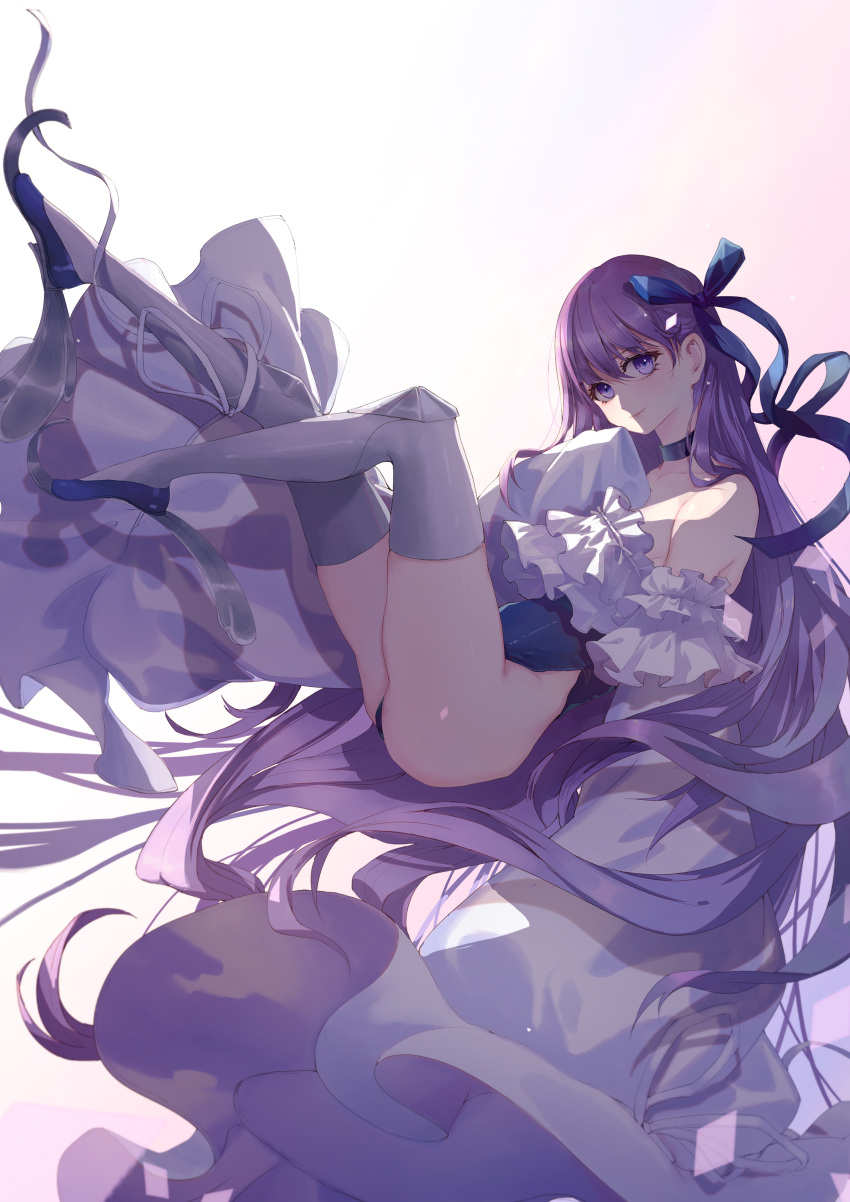 1girl absurdres ass bangs bare_shoulders blue_eyes blue_ribbon choker closed_mouth collarbone commentary_request eyebrows_visible_through_hair fate_(series) from_side hair_between_eyes highres kmako1 long_hair long_sleeves looking_at_viewer meltryllis meltryllis_(swimsuit_lancer)_(fate) purple_hair ribbon shoes simple_background sleeves_past_fingers sleeves_past_wrists smile solo swimsuit thigh-highs very_long_hair white_background
