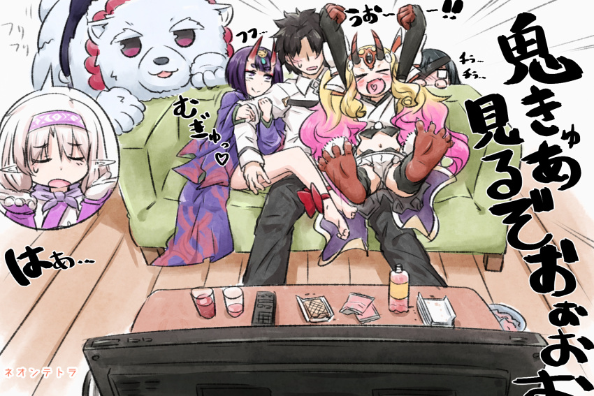 &gt;_&lt; 1boy 4girls :d ainu_clothes ankle_bow bangs barefoot black_hair black_pants blonde_hair blush bottle bow chaldea_uniform closed_eyes commentary_request controller couch cup drinking_glass eyebrows_visible_through_hair faceless faceless_male fate/grand_order fate_(series) flat_screen_tv fujimaru_ritsuka_(male) gradient_hair hands_up heart heart_in_mouth highres horns ibaraki_douji_(fate/grand_order) ibaraki_douji_(swimsuit_lancer)_(fate) illyasviel_von_einzbern indoors jacket japanese_clothes kimono light_brown_hair long_hair long_sleeves mochizuki_chiyome_(fate/grand_order) multicolored_hair multiple_girls neon-tetora on_couch oni oni_horns open_mouth outstretched_arms pants parted_lips peeking_out pink_hair pointy_ears purple_hair purple_kimono red_bow remote_control short_eyebrows short_hair shuten_douji_(fate/grand_order) sitonai smile soles sweat table television thick_eyebrows translation_request uniform very_long_hair violet_eyes white_background white_jacket wooden_floor xd