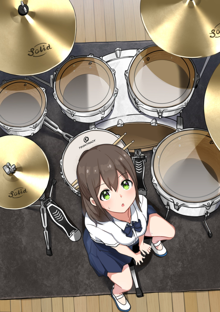 1girl absurdres bare_legs blue_neckwear bow bowtie brown_hair copyright_request drum drum_set drumsticks eyebrows_visible_through_hair from_above green_eyes highres indoors instant_(ioarthus) instrument looking_at_viewer music_equipment open_mouth pleated_skirt school_uniform shoes short_sleeves sitting skirt solo sweat uwabaki wooden_floor