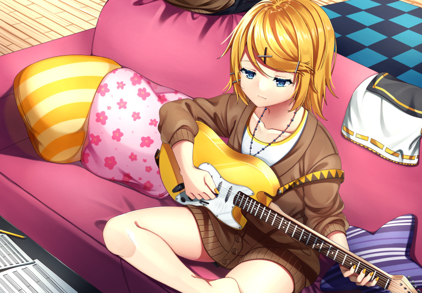 1girl :3 alternate_costume bare_legs barefoot brown_sweater casual checkered checkered_floor collarbone couch crossed_legs electric_guitar floral_print guitar half-closed_eyes highres holding holding_instrument instrument inu8neko jewelry kagamine_rin leg_up music necklace pencil pillow playing_instrument print_pillow puckered_lips sheet_music sitting solo star_pillow striped_pillow sweater table vocaloid wooden_floor yellow_nails