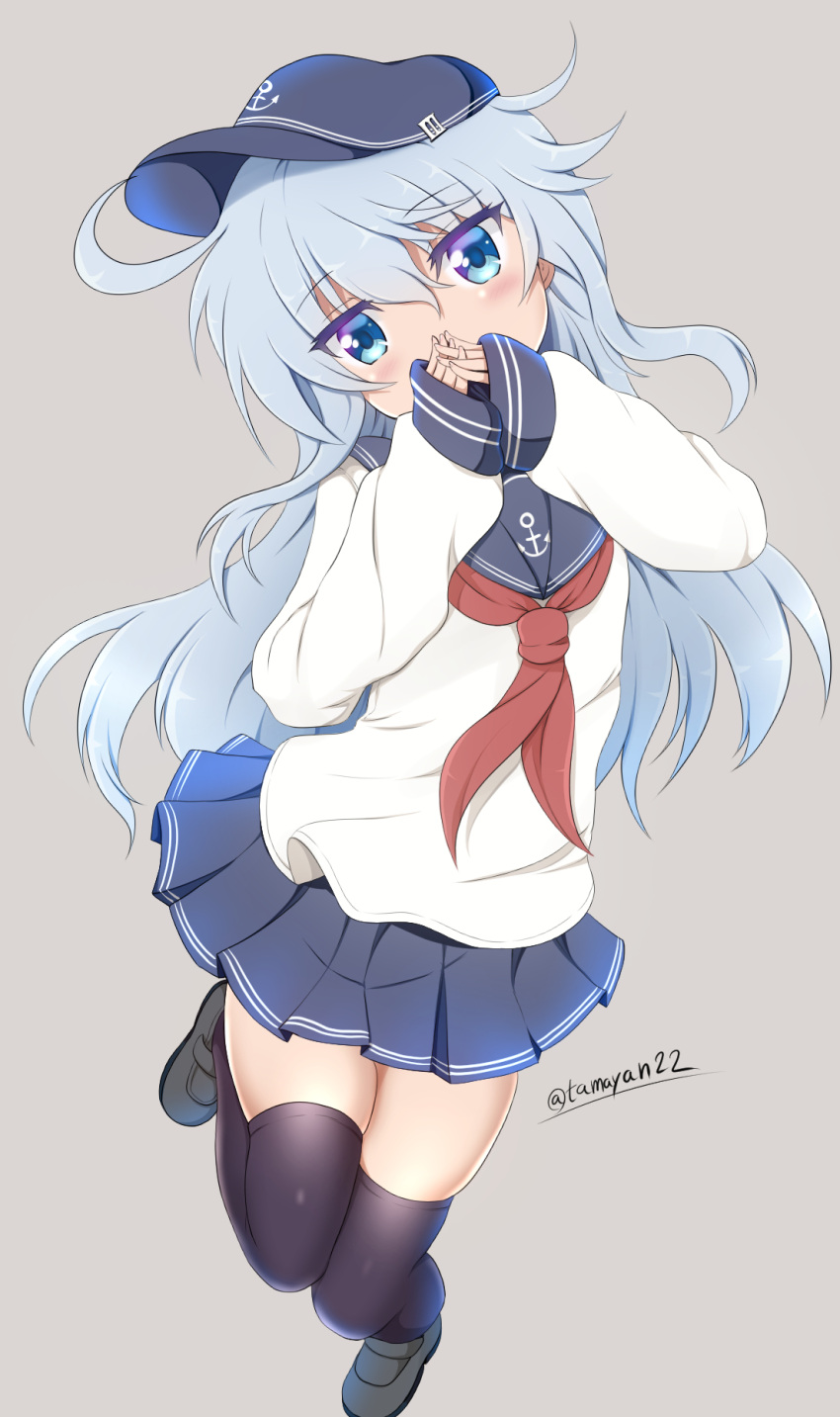 1girl anchor_symbol artist_name blue_eyes blue_skirt blush commentary_request eyebrows_visible_through_hair hair_between_eyes hands_together hat hibiki_(kantai_collection) highres kantai_collection leg_up long_hair looking_at_viewer neckerchief peaked_cap red_neckwear sailor_collar school_uniform serafuku shirt shoes silver_hair simple_background skirt solo tamayan thigh-highs white_shirt zettai_ryouiki