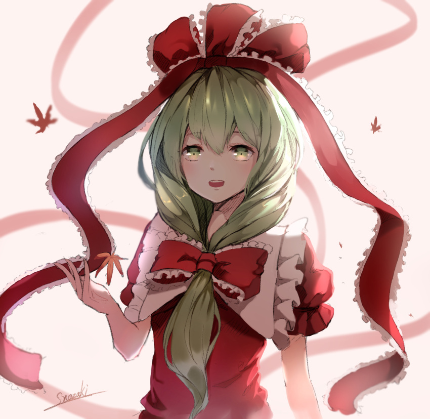 1girl bangs bow chinese_commentary commentary_request eyebrows_visible_through_hair frilled_bow frilled_ribbon frilled_shirt_collar frills front_ponytail green_eyes green_hair hair_bow hair_ribbon highres kagiyama_hina leaf long_hair open_mouth puffy_short_sleeves puffy_sleeves red_bow red_ribbon ribbon short_sleeves signature smile snozaki solo touhou upper_body