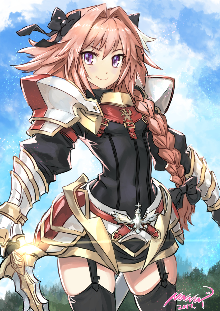 1boy astolfo_(fate) bangs belt black_bow black_dress black_legwear blue_sky blush bow braid dress fate/apocrypha fate_(series) faulds garter_straps gauntlets hair_bow hair_intakes highres long_braid long_hair long_sleeves looking_at_viewer multicolored_hair ninnin_(shishitou) otoko_no_ko pauldrons pink_hair short_dress single_braid sky smile solo streaked_hair thigh-highs thighs violet_eyes white_hair