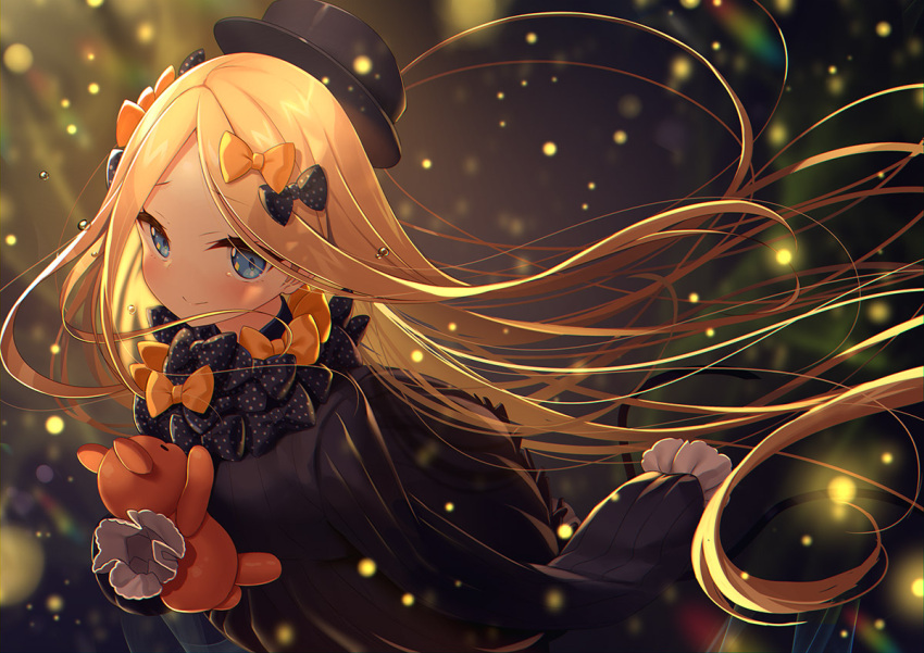 1girl abigail_williams_(fate/grand_order) bangs black_bow black_dress black_headwear blonde_hair blue_eyes blush bow closed_mouth dress eyebrows_visible_through_hair fate/grand_order fate_(series) forehead hair_bow hat long_hair long_sleeves looking_at_viewer object_hug orange_bow parted_bangs polka_dot polka_dot_bow ribbed_dress sleeves_past_fingers sleeves_past_wrists smile solo stuffed_animal stuffed_toy teddy_bear very_long_hair yano_mitsuki