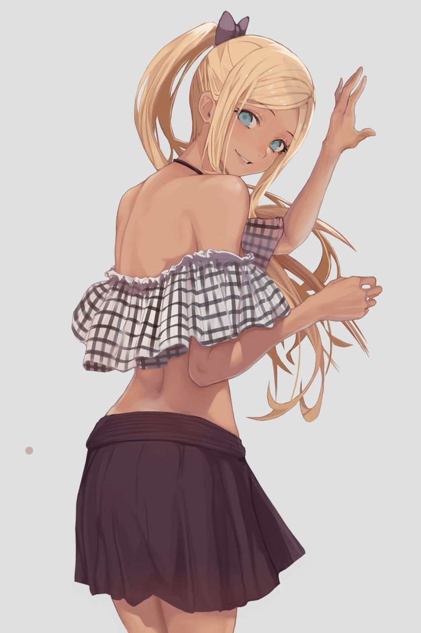 1girl ass bangs bare_shoulders blonde_hair blue_eyes breasts brown_skirt crop_top dark_skin from_behind hair_ribbon hands_up high_ponytail highres long_hair looking_at_viewer looking_back midriff mmyyzk original parted_bangs parted_lips plaid_blouse purple_ribbon ribbon shoulder_blades sidelocks simple_background skirt smile solo