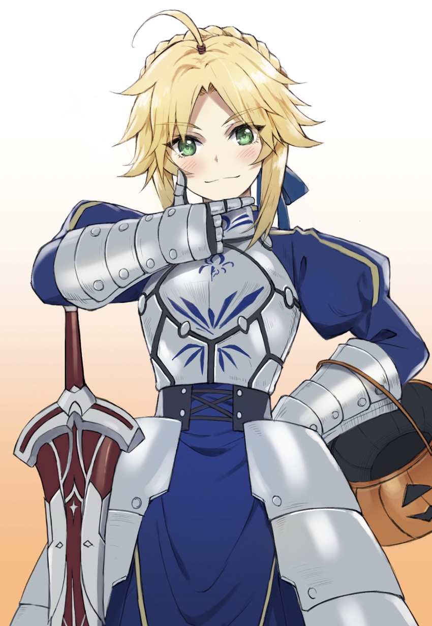 1girl absurdres ahoge armor armored_dress artoria_pendragon_(all) bangs blonde_hair blue_ribbon blush closed_mouth commentary_request cosplay cowboy_shot eyebrows_visible_through_hair fake_ahoge fate/apocrypha fate/grand_order fate/stay_night fate_(series) gauntlets gradient gradient_background green_eyes hair_bun hair_ribbon halloween halloween_basket halloween_costume hand_on_hip hand_on_own_chin head_tilt highres juliet_sleeves long_sleeves looking_at_viewer medium_hair mordred_(fate) mordred_(fate)_(all) parted_bangs puffy_sleeves ribbon saber saber_(cosplay) sidelocks simple_background smile smug solo standing sword thinking tied_hair tonee trick_or_treat weapon