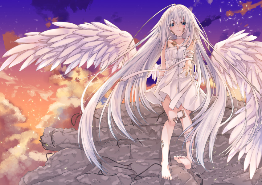 1girl absurdres bandaged_arm bandages bandaid bandaid_on_cheek bandaid_on_finger bandaid_on_knee bangs bare_shoulders barefoot blue_eyes closed_mouth clouds cloudy_sky collarbone commentary dress eyebrows_visible_through_hair feathered_wings hair_between_eyes highres hinamushi_(shokuyou) long_hair original silver_hair sky sleeveless sleeveless_dress smile soles solo sunset very_long_hair white_dress white_wings wings