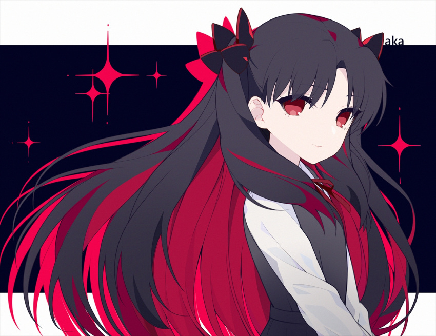 1girl bangs black_bow black_dress black_hair bow closed_mouth commentary dress eyebrows_visible_through_hair fate/grand_order fate_(series) from_side fukurou_(hvgd5584) hair_bow long_hair long_sleeves looking_at_viewer looking_to_the_side multicolored_hair parted_bangs pinafore_dress purple_hair red_eyes shirt smile solo space_ishtar_(fate) sparkle symbol_commentary two-tone_background two-tone_hair two_side_up upper_teeth very_long_hair white_shirt