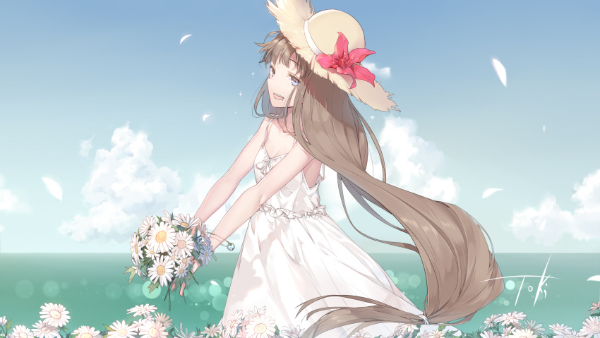 1girl blue_eyes bouquet bracelet brown_hair chinese_commentary clouds commentary_request daisy day dress eyebrows_visible_through_hair flower from_side hat hat_flower highres holding holding_bouquet jewelry long_hair low-tied_long_hair mole open_mouth original outdoors petals signature sky sleeveless sleeveless_dress smile solo sparkle straw_hat sundress sunlight upper_body very_long_hair virtu.al water white_dress wind