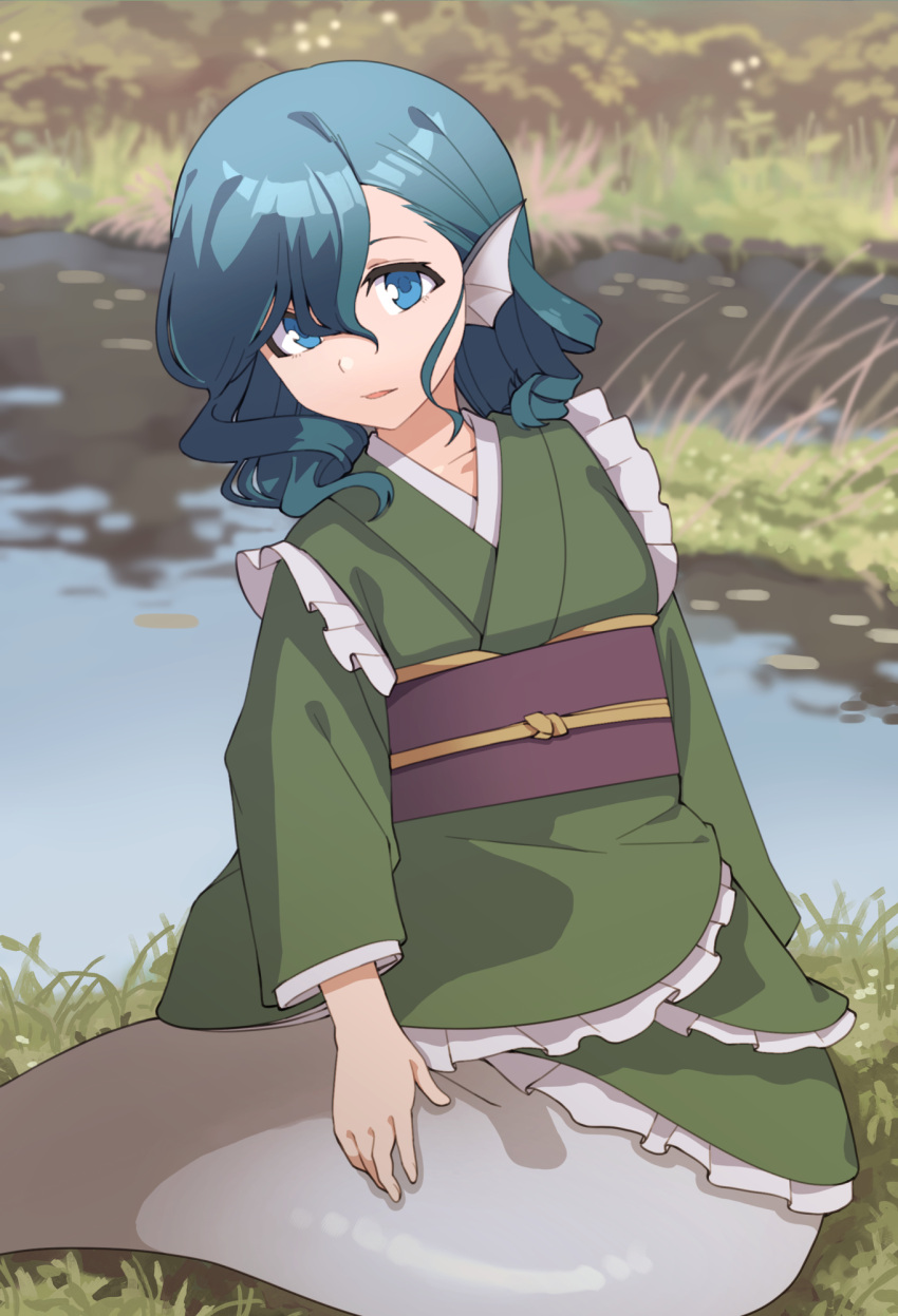 1girl blue_eyes blue_hair collarbone drill_hair frilled_kimono frills grass green_kimono head_fins highres japanese_clothes kimono long_sleeves looking_at_viewer mermaid monster_girl nurupo_(abooon) obi pond sash sitting solo touhou wakasagihime water