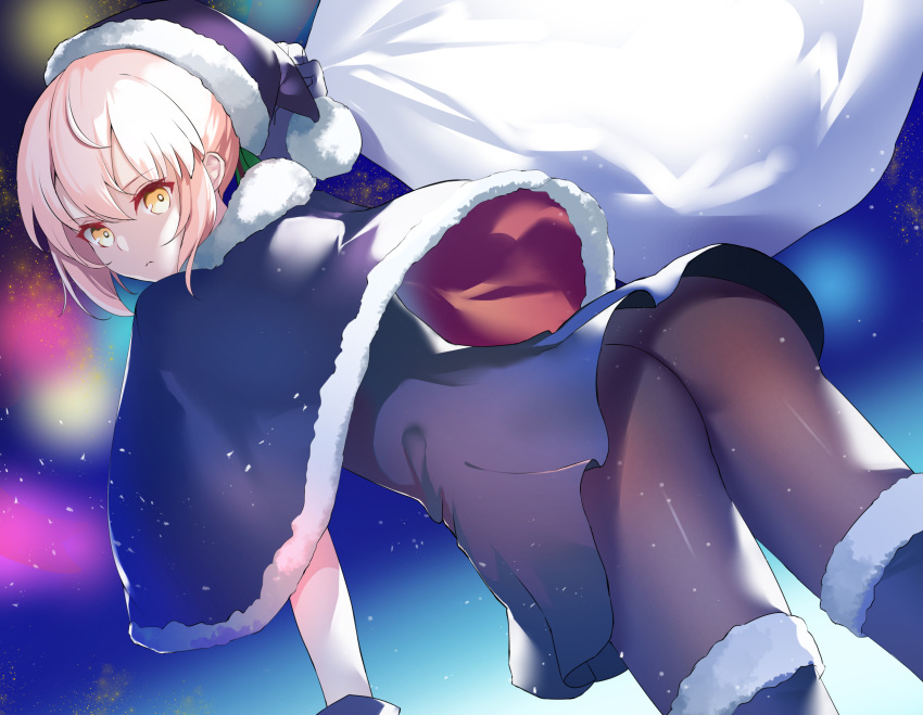 &gt;:( 1girl artoria_pendragon_(all) ass aurora black_legwear blonde_hair bobblehat capelet closed_mouth commentary_request dress fate/grand_order fate_(series) from_behind fur-trimmed_capelet fur-trimmed_hat fur_trim gloves hat highres leaning_forward looking_at_viewer pantyhose purple_capelet purple_dress purple_gloves purple_headwear sack santa_alter santa_hat short_dress short_hair sidelocks sky solo tukise_33 yellow_eyes