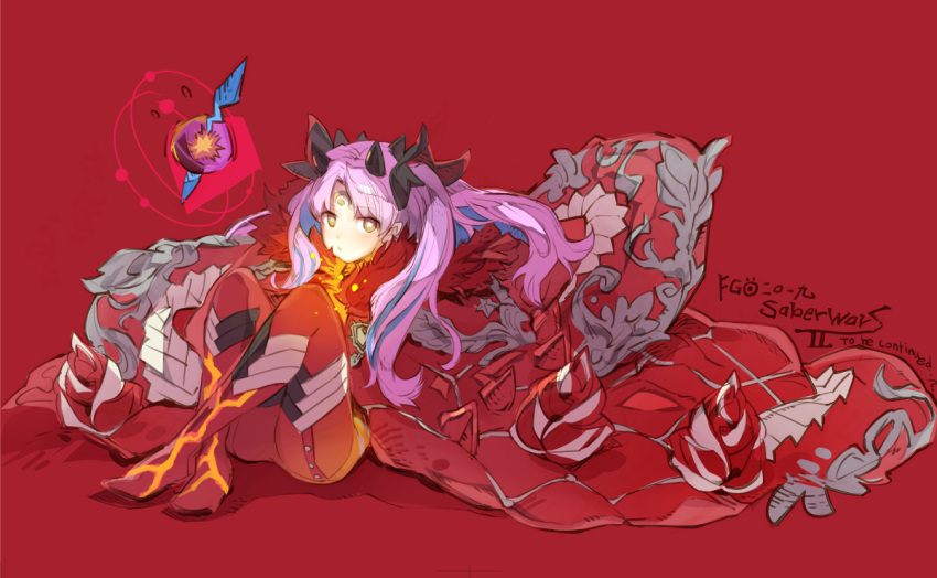 1girl bangs black_bow bodysuit bow breasts cape facial_mark fate/grand_order fate_(series) forehead_mark fur-trimmed_cape fur_trim hair_bow haku_(sabosoda) horns ishtar_(fate/grand_order) knees_up long_hair looking_at_viewer parted_bangs pink_hair red_background red_bodysuit red_cape ringed_eyes simple_background sitting small_breasts solo space_ishtar_(fate) star star-shaped_pupils symbol-shaped_pupils two_side_up yellow_eyes