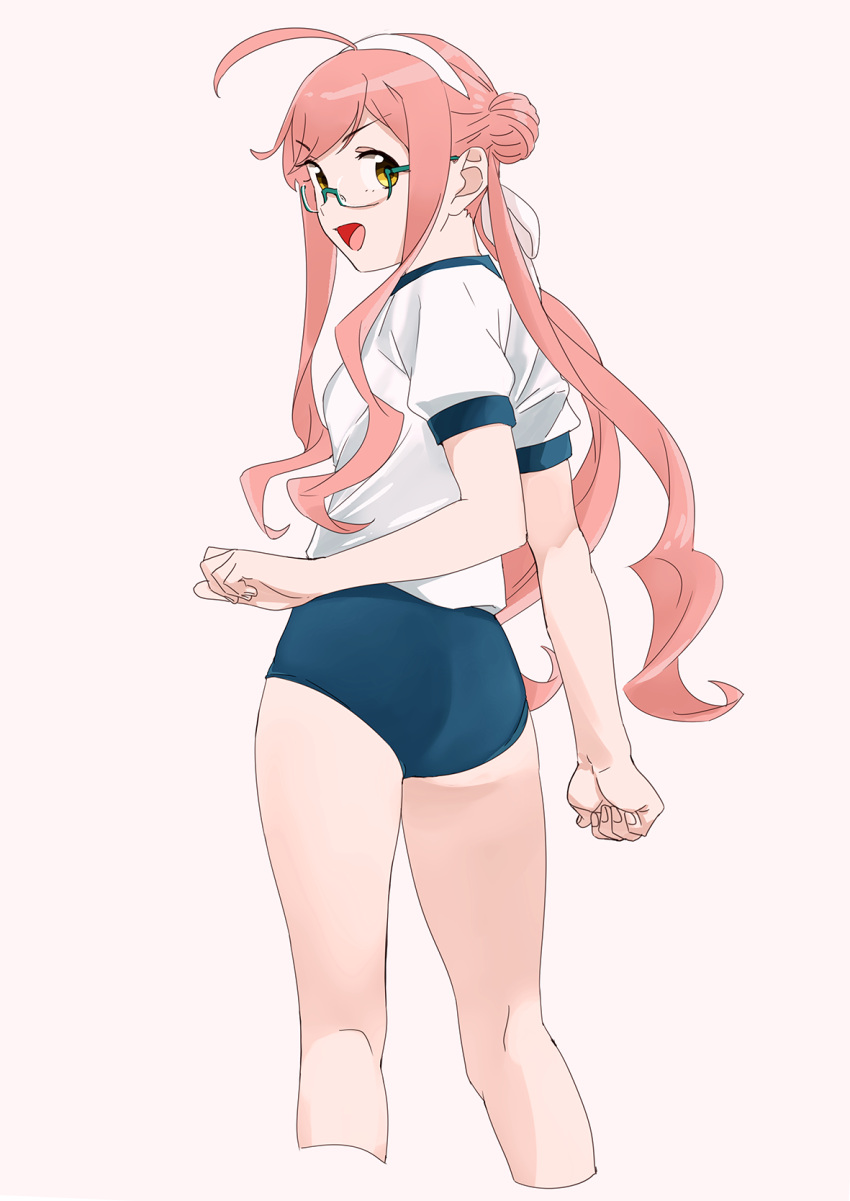 1girl ahoge alternate_costume ass blue_buruma buruma double_bun feet_out_of_frame from_behind glasses gym_uniform hairband highres kantai_collection kneehighs long_hair looking_at_viewer looking_back makigumo_(kantai_collection) ojipon pink_background pink_hair simple_background solo twintails white_hairband white_legwear yellow_eyes