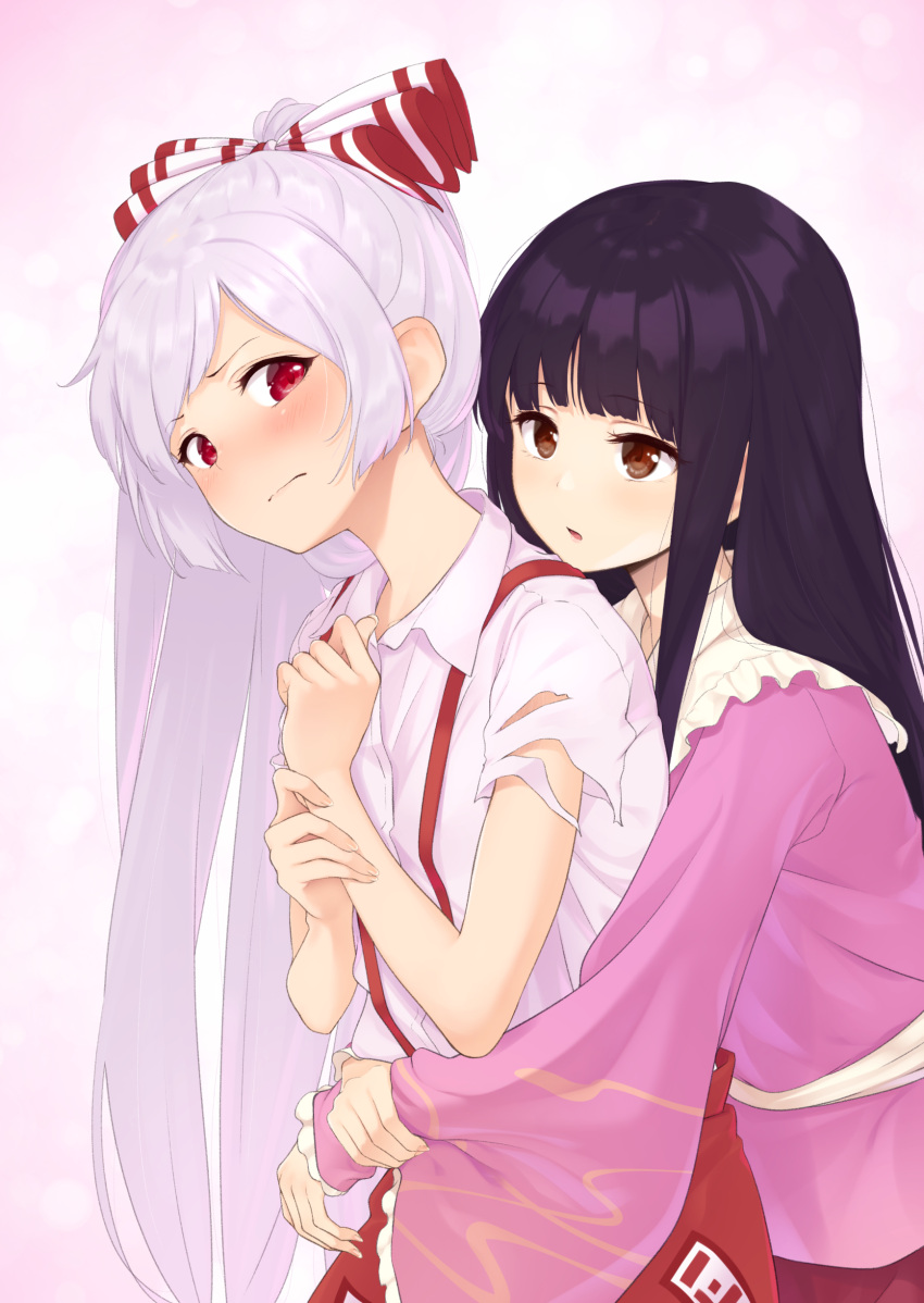 2girls absurdres bangs black_hair blush bow brown_eyes commentary eyebrows_visible_through_hair frilled_shirt_collar frills fujiwara_no_mokou hair_bow hand_up head_tilt highres houraisan_kaguya hug hug_from_behind kanpa_(campagne_9) long_hair looking_at_another looking_at_viewer multiple_girls ofuda pants parted_lips pink_background pink_shirt red_eyes red_pants sash shirt short_sleeves sidelocks silver_hair suspenders torn_clothes torn_sleeves touhou very_long_hair white_bow white_sash white_shirt yuri