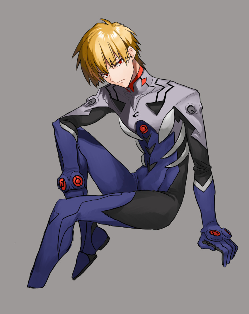 1boy blonde_hair blue_bodysuit blue_gloves bodysuit closed_mouth cosplay cropped_legs fate/stay_night fate_(series) gilgamesh gloves grey_background highres invisible_chair kmk looking_at_viewer male_focus nagisa_kaworu nagisa_kaworu_(cosplay) neon_genesis_evangelion plugsuit rebuild_of_evangelion red_eyes simple_background sitting solo