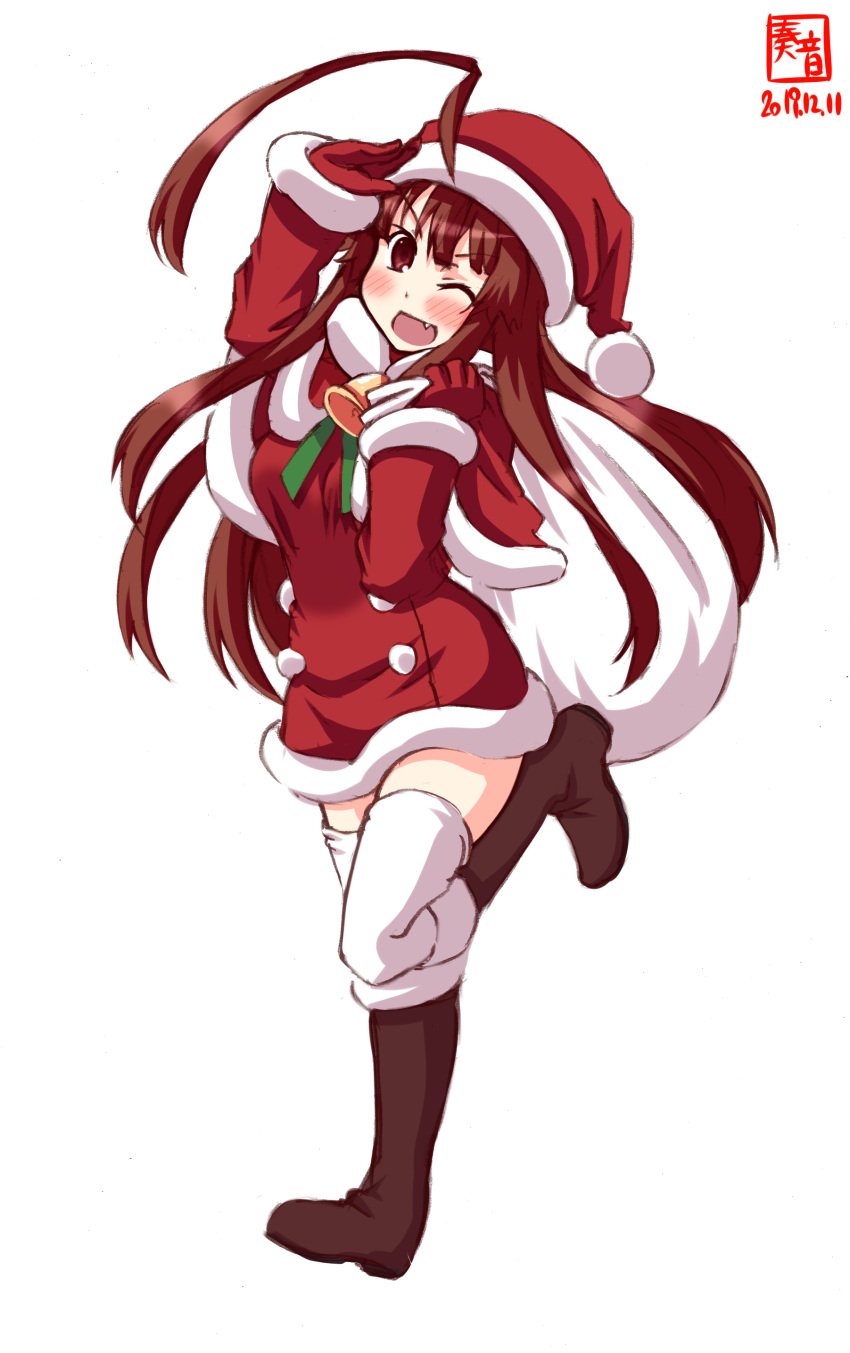 1girl absurdres ahoge alternate_costume artist_logo boots brown_eyes brown_footwear brown_hair capelet commentary_request dated dress full_body fur-trimmed_capelet fur-trimmed_dress fur_trim gloves hat highres huge_ahoge kanon_(kurogane_knights) kantai_collection kuma_(kantai_collection) long_hair looking_at_viewer one_eye_closed red_capelet red_dress red_gloves red_headwear sack salute santa_costume santa_hat simple_background smile solo thigh-highs white_background white_legwear