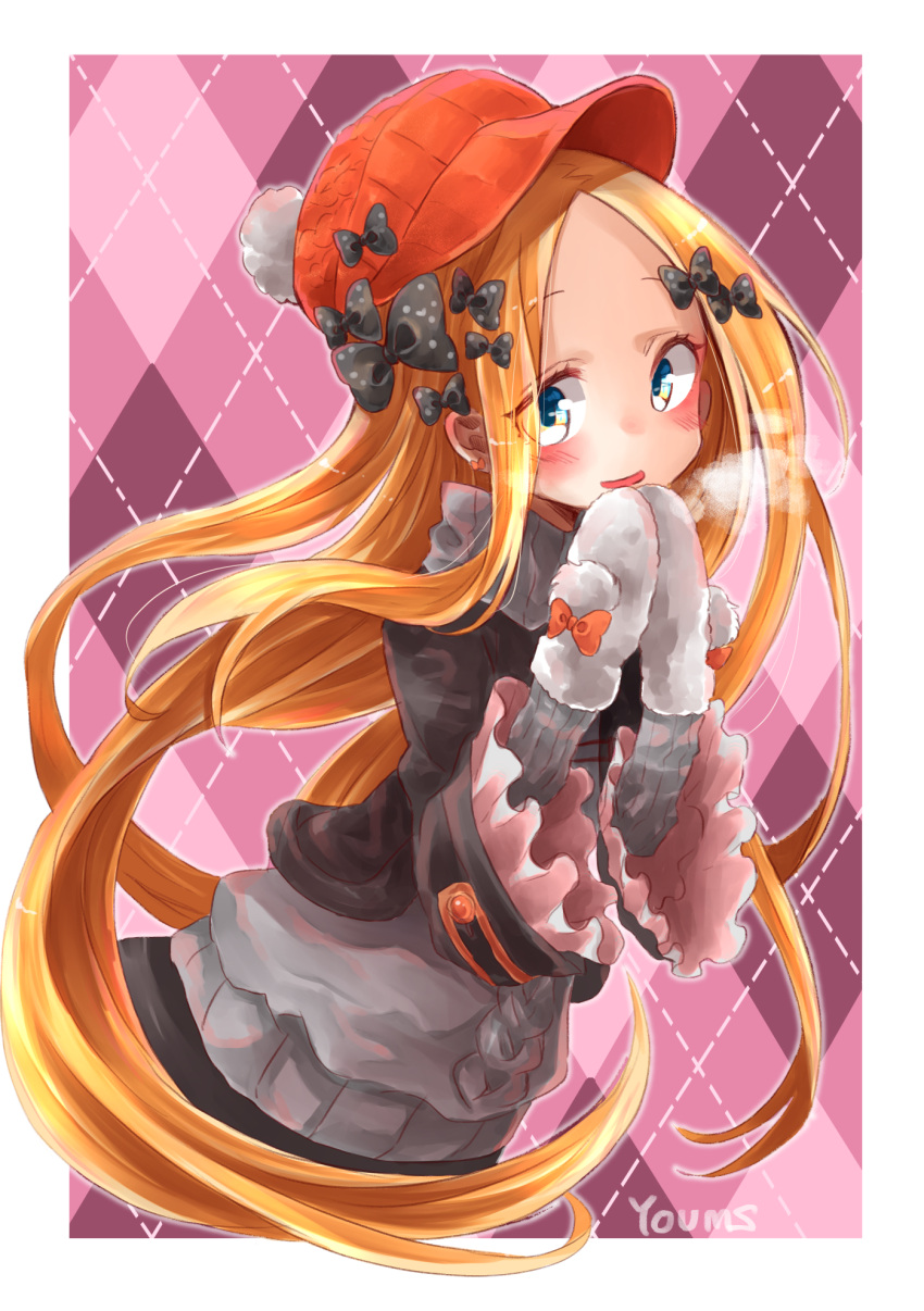 1girl abigail_williams_(fate/grand_order) argyle argyle_background bangs black_bow black_jacket blonde_hair blue_eyes blush border bow breasts fate/grand_order fate_(series) forehead grey_sweater hair_bow highres jacket long_hair long_sleeves looking_at_viewer mittens multiple_bows mumu_yu_mu open_mouth orange_bow orange_headwear parted_bangs pink_background polka_dot polka_dot_bow smile solo sweater white_border