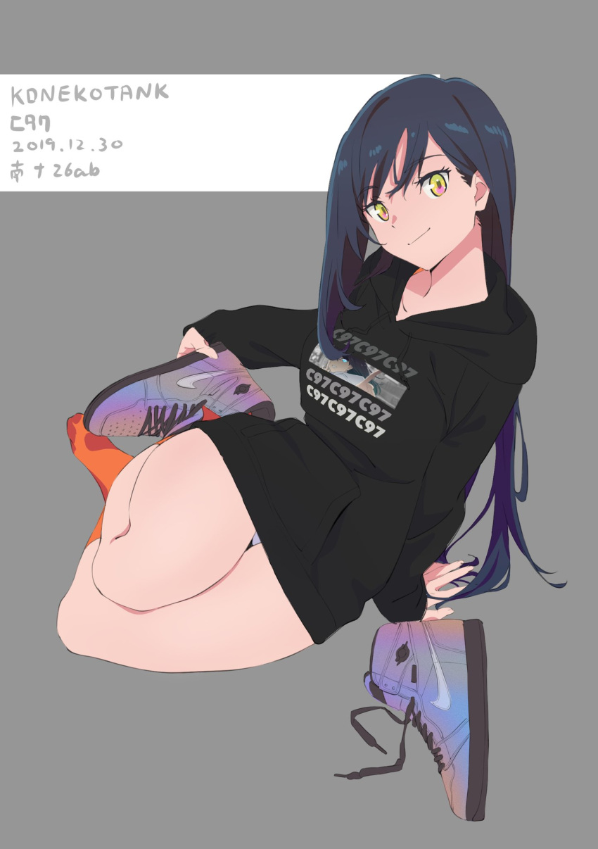 1girl arm_support bangs bare_legs black_hair circle_name commentary_request dated eyebrows_visible_through_hair full_body grey_background highres holding holding_shoes hood hooded_sweater hoodie kengo long_hair looking_at_viewer multicolored multicolored_eyes nike no_pants orange_legwear original panties pantyshot pink_eyes shoes shoes_removed simple_background sitting smile socks solo sweater thighs underwear yellow_eyes yokozuwari