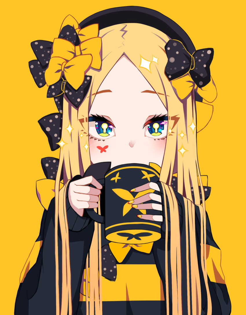 1girl abigail_williams_(fate/grand_order) bangs black_bow black_headwear black_sweater blonde_hair blue_eyes blush bow butterfly_tattoo coffee_mug cup drinking fate/grand_order fate_(series) forehead hair_bow hat highres keyhole long_hair long_sleeves looking_at_viewer mug multiple_bows parted_bangs polka_dot polka_dot_bow simple_background solo sparkle striped striped_sweater sweater symbol-shaped_pupils tattoo tyureu yellow_background yellow_bow yellow_nails