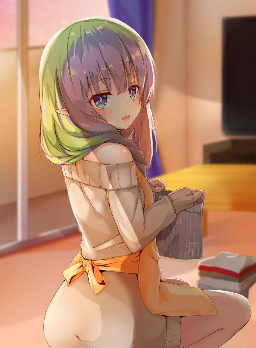 1girl :d ames aono_(f_i_s) apron bangs blue_eyes blurry blurry_background braid brown_sweater curtains depth_of_field dress eyebrows_visible_through_hair folded_clothes green_hair hair_over_shoulder highres holding indoors long_hair long_sleeves looking_at_viewer looking_back multicolored_hair off-shoulder_sweater off_shoulder on_floor open_mouth orange_apron pointy_ears princess_connect! princess_connect!_re:dive purple_hair seiza sitting sleeves_past_wrists smile solo sunset sweater sweater_dress table two-tone_hair