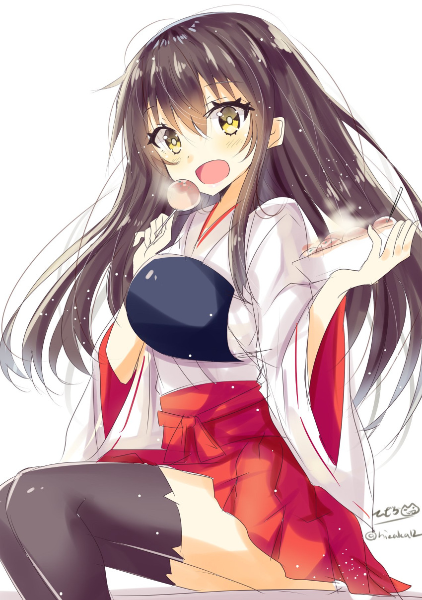 1girl akagi_(kantai_collection) black_hair blush brown_eyes eyebrows_visible_through_hair food hair_between_eyes hakama_skirt highres hizaka japanese_clothes kantai_collection kimono long_hair looking_at_viewer open_mouth ribbon-trimmed_sleeves ribbon_trim simple_background skirt smile solo straight_hair thigh-highs twitter_username white_background white_kimono