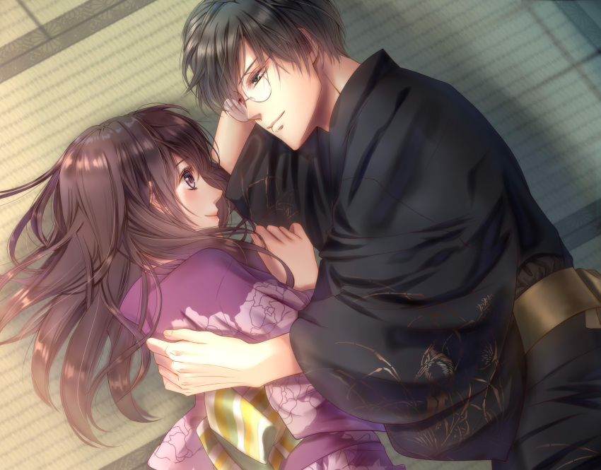 1boy 1girl black_hair black_kimono brown_hair eye_contact floral_print glasses hetero highres indoors izumi_(stardustalone) japanese_clothes kimono long_hair looking_at_another lying on_side purple_kimono renri_no_chigiri_wo_kimi_to_shiru smile tatami upper_body